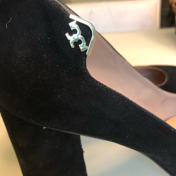 Tory Burch Suede pump 2 1/2” heel size 9 1/2 M - Picture 2 of 5